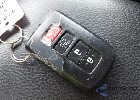 2018 Toyota Rav4 Xle z USA, uszkodzony, nr VIN 2T3RFREV5JW821218